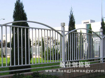鋼格板圍欄